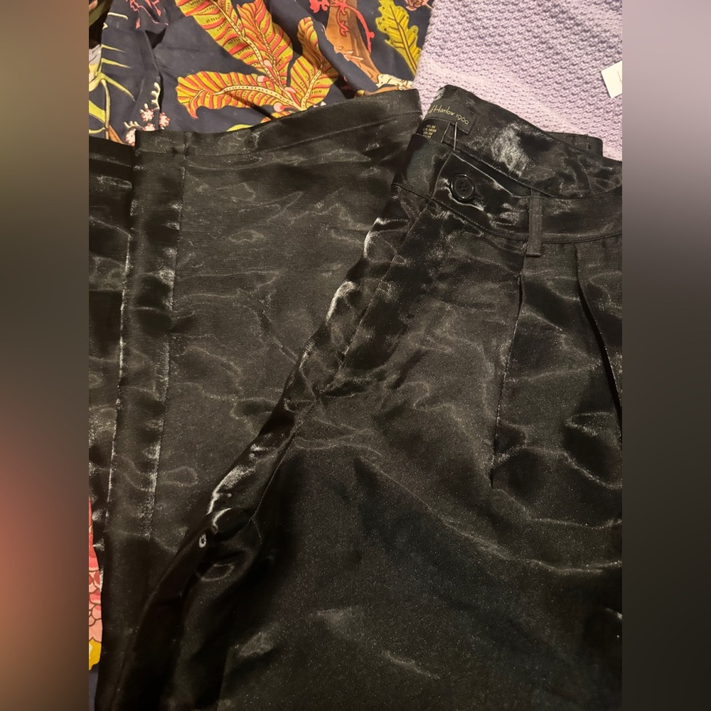 NWOT house of Harlow polyester pants